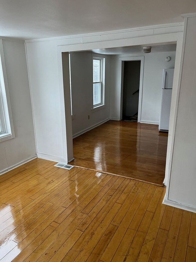 Building Photo - 15-17 Peru Street Unit 15