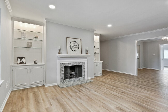 Photo - 60 Chaumont Square NW