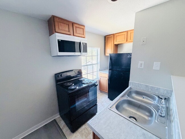 Photo - "Cozy 1-Bedroom Retreat in Haines City – Modern Comfort in 432 Sq Ft!" Unidad 4