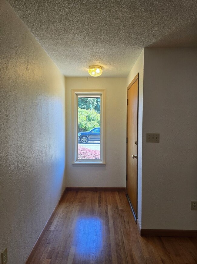 Photo - Spacious North Tacoma Rambler