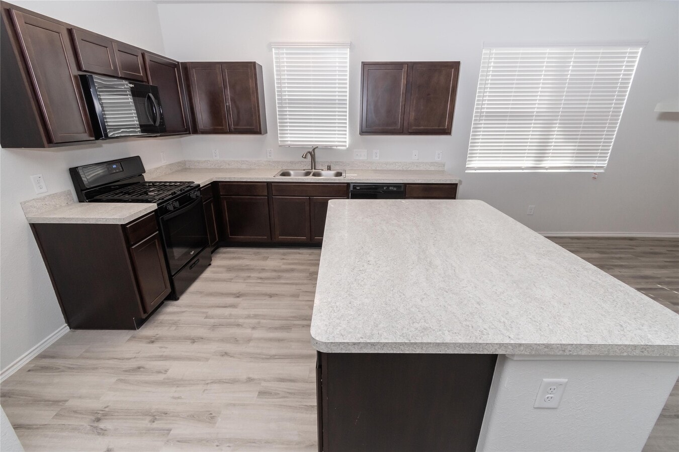 Photo - 21630 Tea Tree Olive Pl