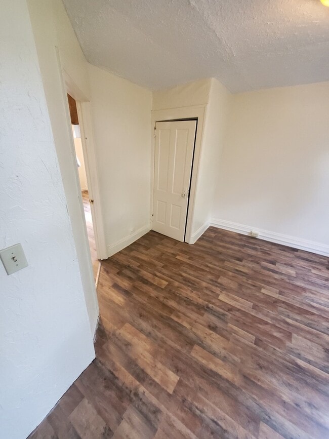 Photo - 370 Cole Ave