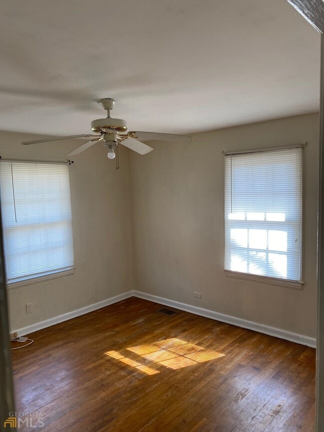 Photo - 1052 Birch St SW