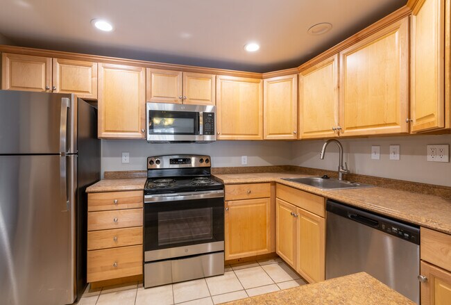 1BR, 1BA - 1,000SF
