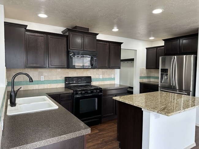 Photo - 1100 SW Colonial