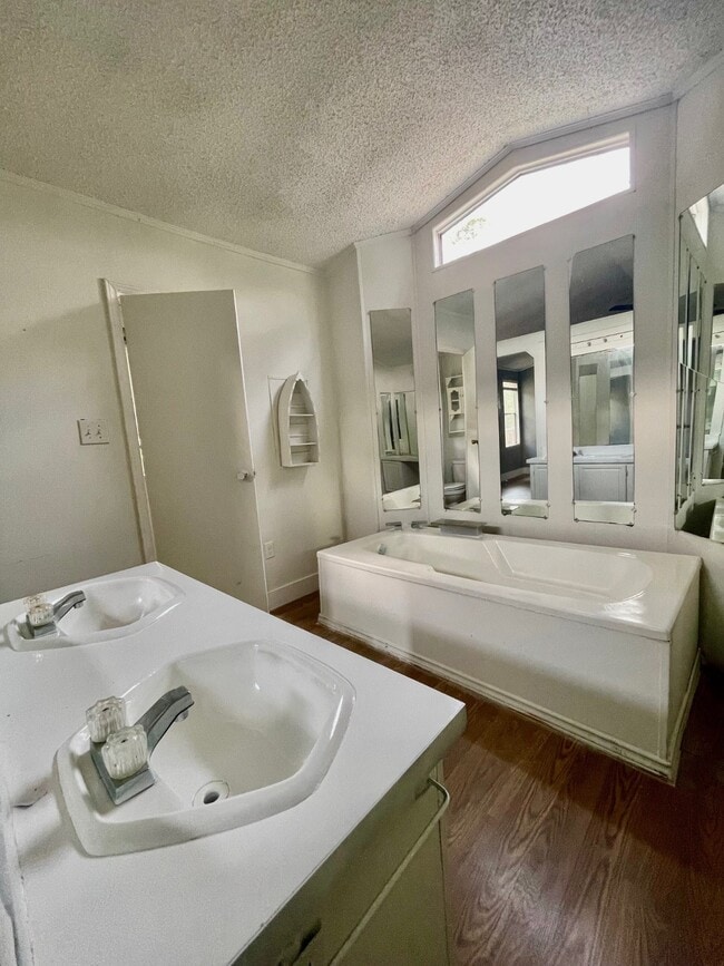 Photo - 23349 Hedge Ln