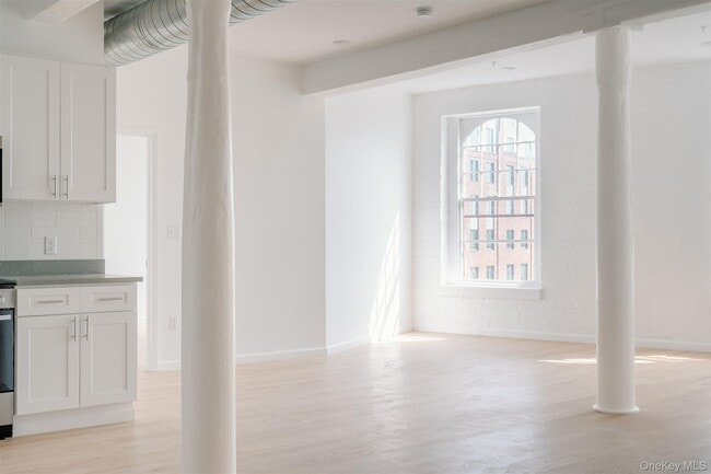 Building Photo - 155 River St Unit 3C