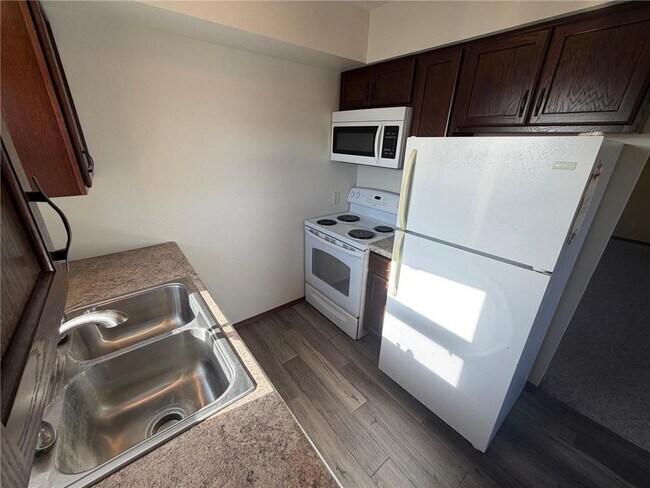 Photo - 706 1st St S