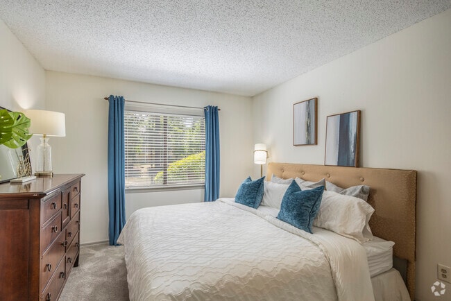 2BR, 2BA - 1,000SF - First Bedroom