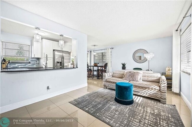 Photo - 1607 NE 15th Ave Unidad COPY