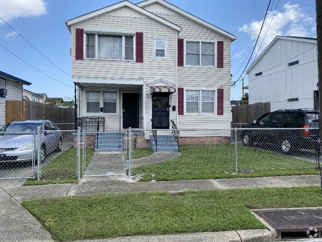 Building Photo - 2215 Humanity St Rental