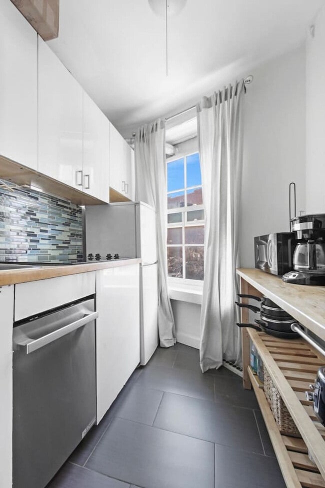 181 W 4th St Unit SI ID1302124P