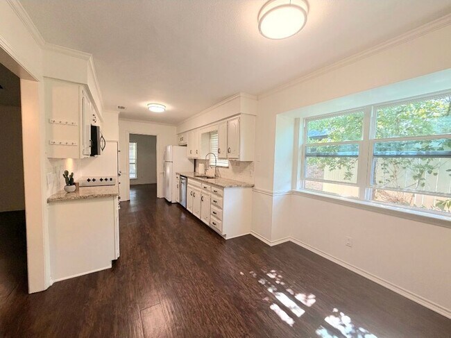 Photo - 3433 Lynbrook Dr