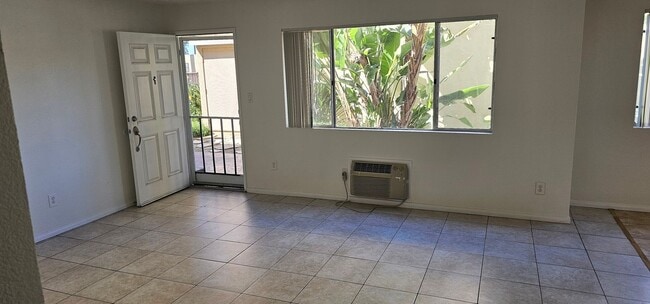 Building Photo - Remodeled 2bed 1.5 bath Ground level