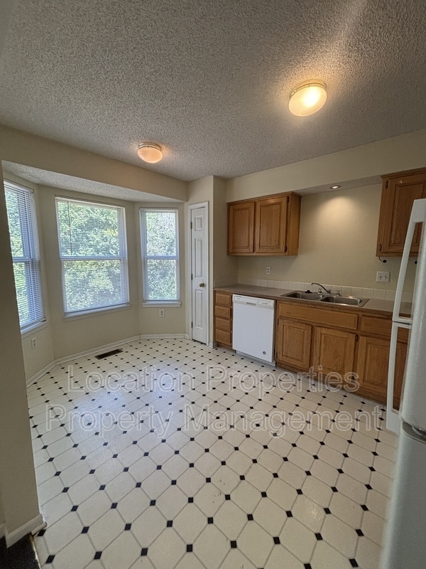 Photo - 2410 Lancaster Dr