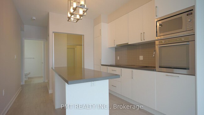 Photo - 27-1727 Bathurst St