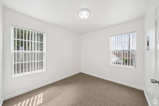2BR, 1BA - 868SF - Bedroom