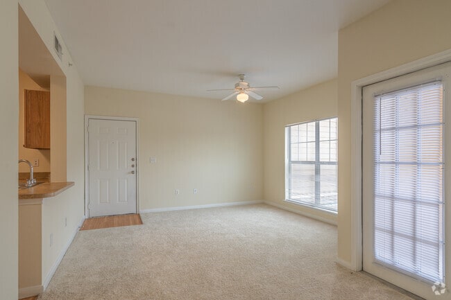 1BR, 1BA -713SF