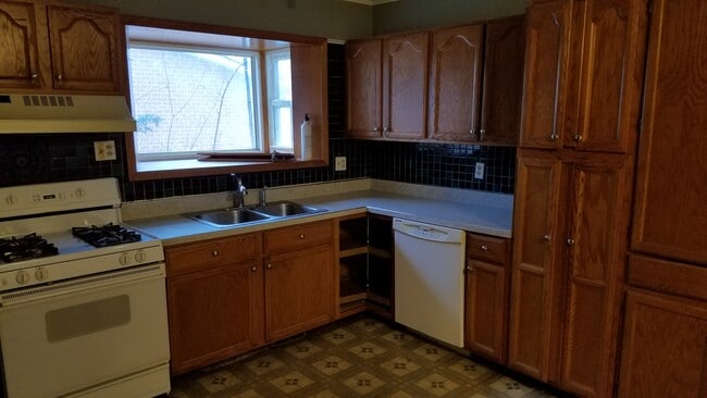 Photo - 1525 Devon St