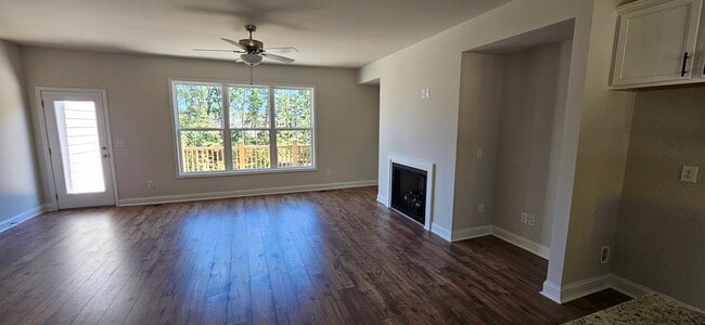 Photo - 1240 Ainsworth Alley