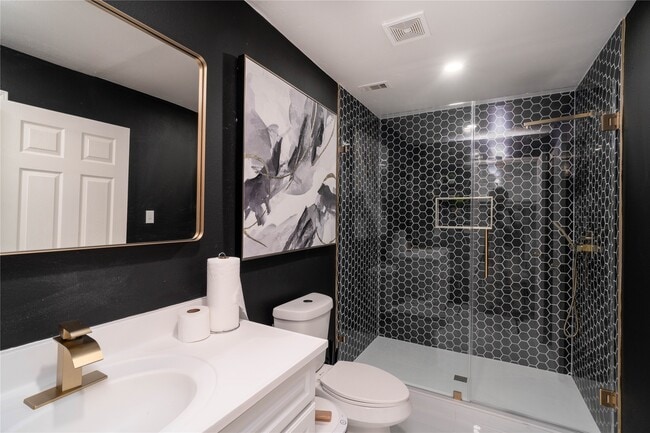 Photo - 4612 Hershe St