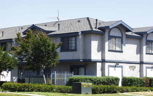 Summer Breeze Apartments - Summer Breeze Apartments