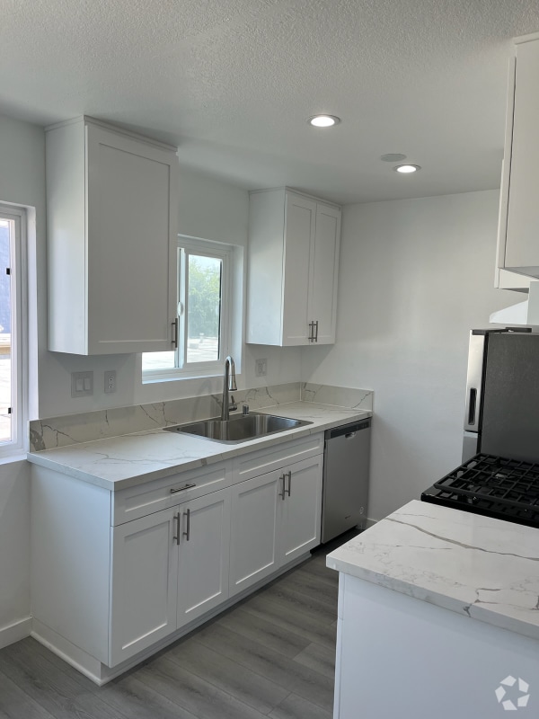 Building Photo - 5529 Fulcher Ave Unit 204 Rental