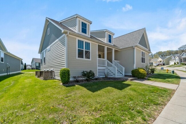 Building Photo - BEAUTIFUL Neighborhood Home!