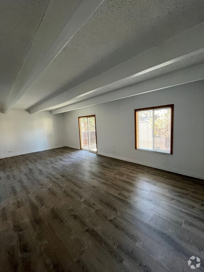 Building Photo - 2 Bedroom Condo in Denver