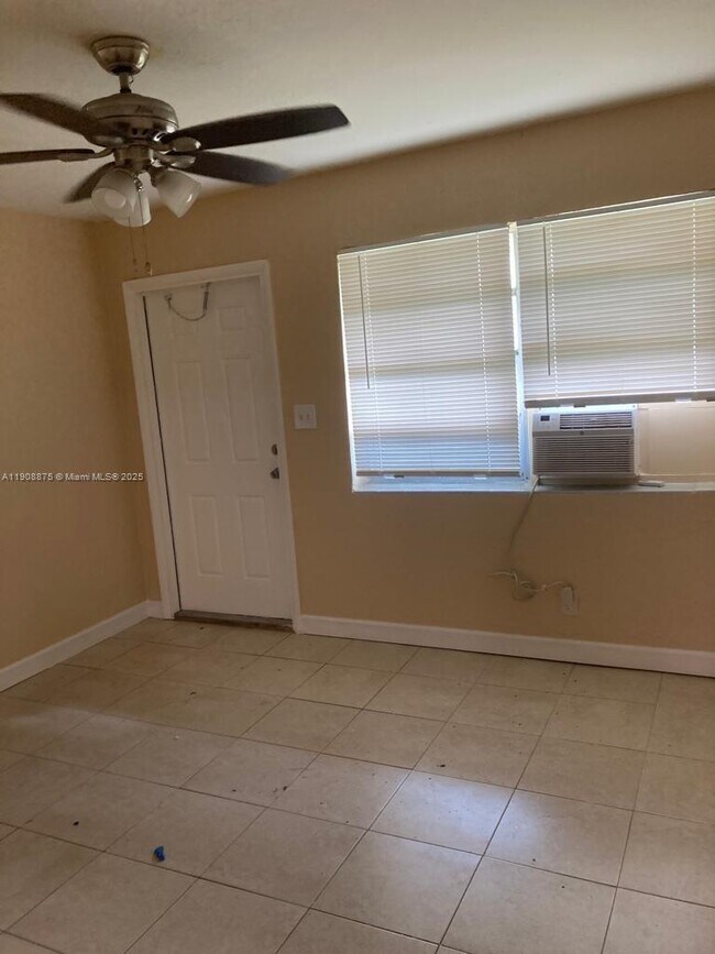 Photo - 704 SE 21st St Unidad 4