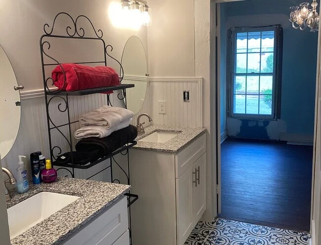 Photo - 147 White Cir