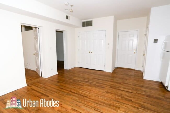 Photo - 918 W Dakin St Unit M00B