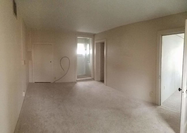 Photo - 106 Block St