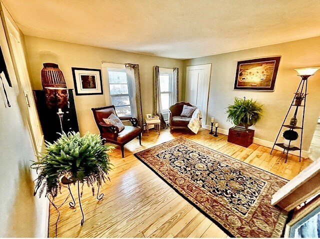 Sala de estar más grande - 276 Broad St