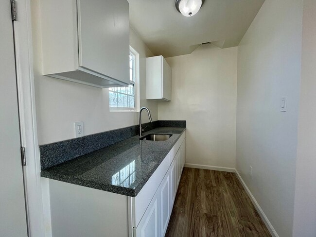 Photo - 6200-6202 Unit 6200