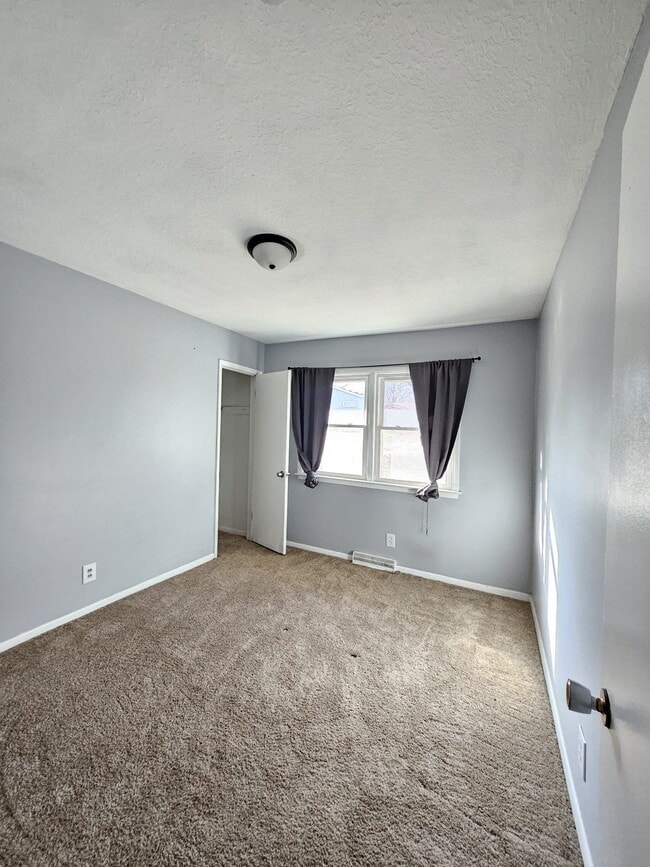 Photo - 3903 Oakshire Rd