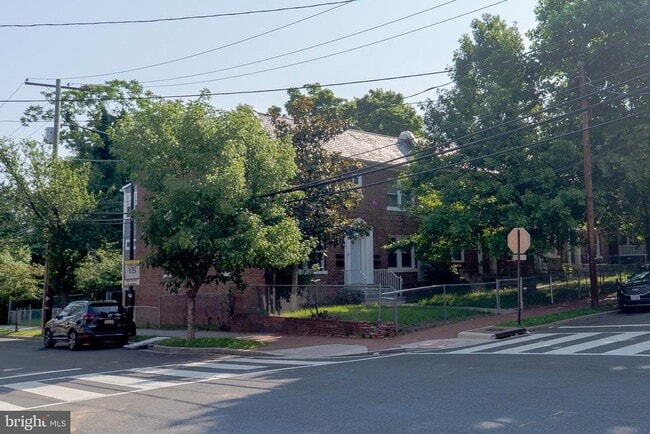 Photo - 1500 V St SE House