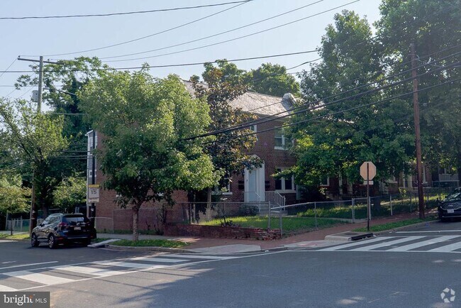 Building Photo - 1500 V St SE Rental