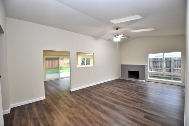 Photo - 3324 Lillard Dr