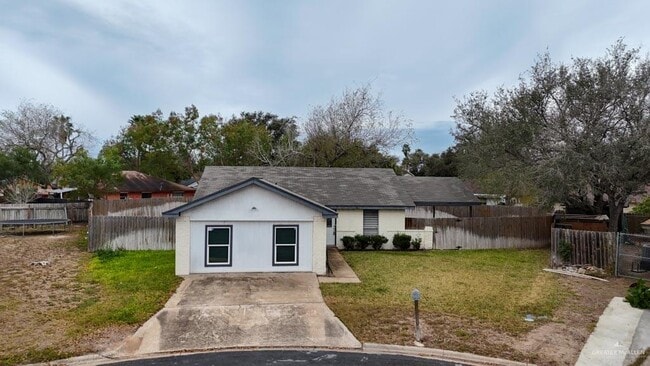 Building Photo - 19 Falcon Ave