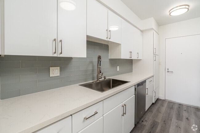 1BR, 1BA - 864SF - Kitchen