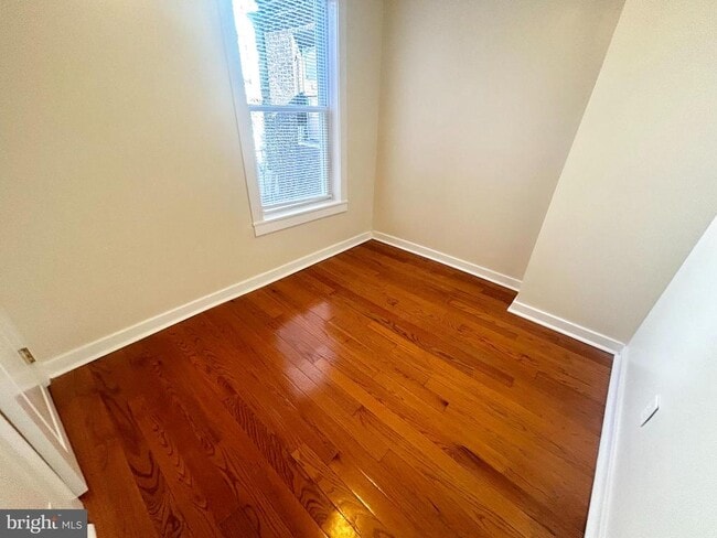 Photo - 2105 W Seybert St