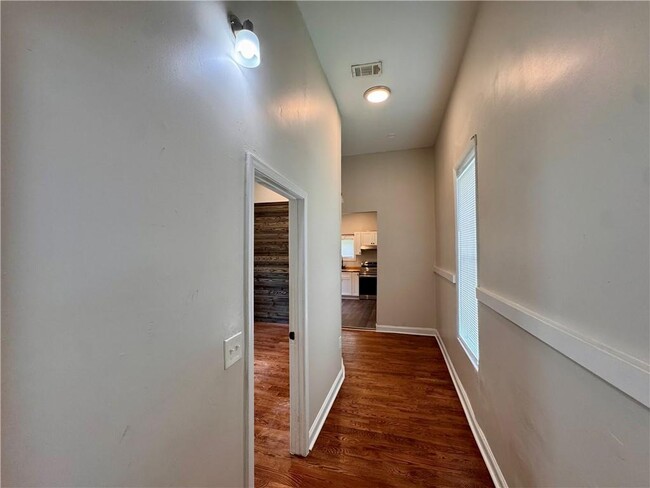 Photo - 957 Coleman St SW