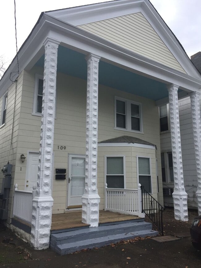 Building Photo - 109 E 39th St Unit 02 Rental