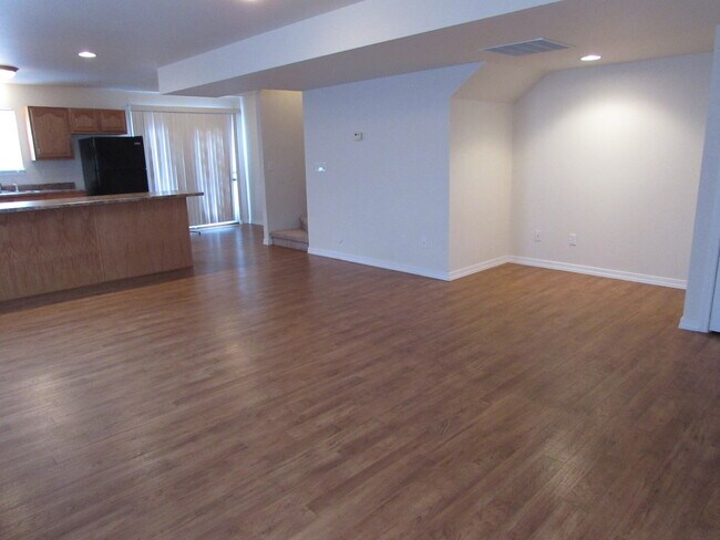 Photo - 6525-MF1-E2 Unidad 115