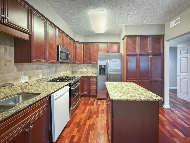 Photo - 701 W Rand Rd Unidad 137