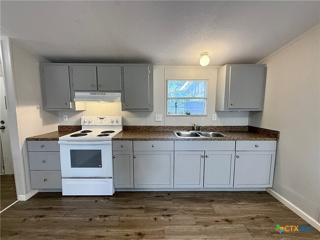 Photo - 319 E Zipp Rd