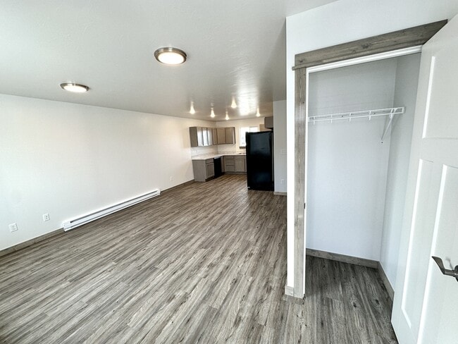 Photo - 3187 Queen Anns St