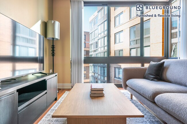 Photo - 415 L St NW Unidad SI FL11-ID1186