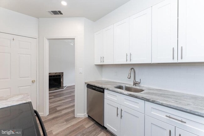 Photo - 2020 Walnut St Unit 2032